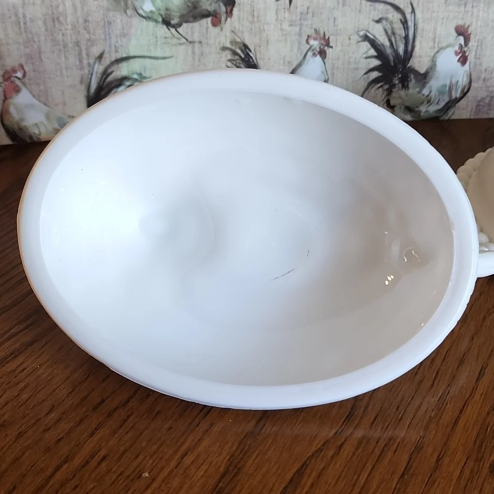 White Indiana glass  Nesting Hen - Picture 5 of 7